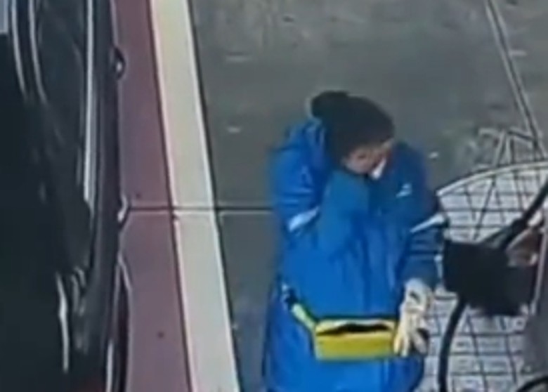 拼盘／加油后丢钱在地　车主辩称因亲戚抢付钱