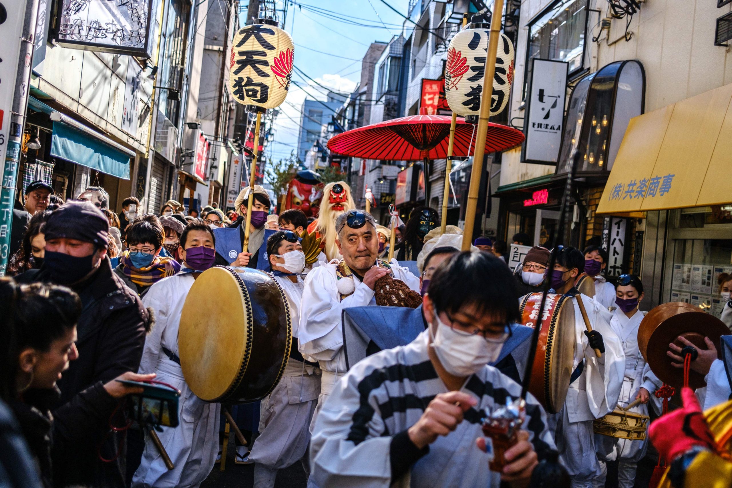 拼盘／日本统计游客“刷卡爆买王” 台湾人居冠击败中国游客