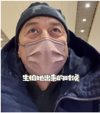 接机李嫣遭嘲卑微老爹 李亚鹏驳不被理睬真相