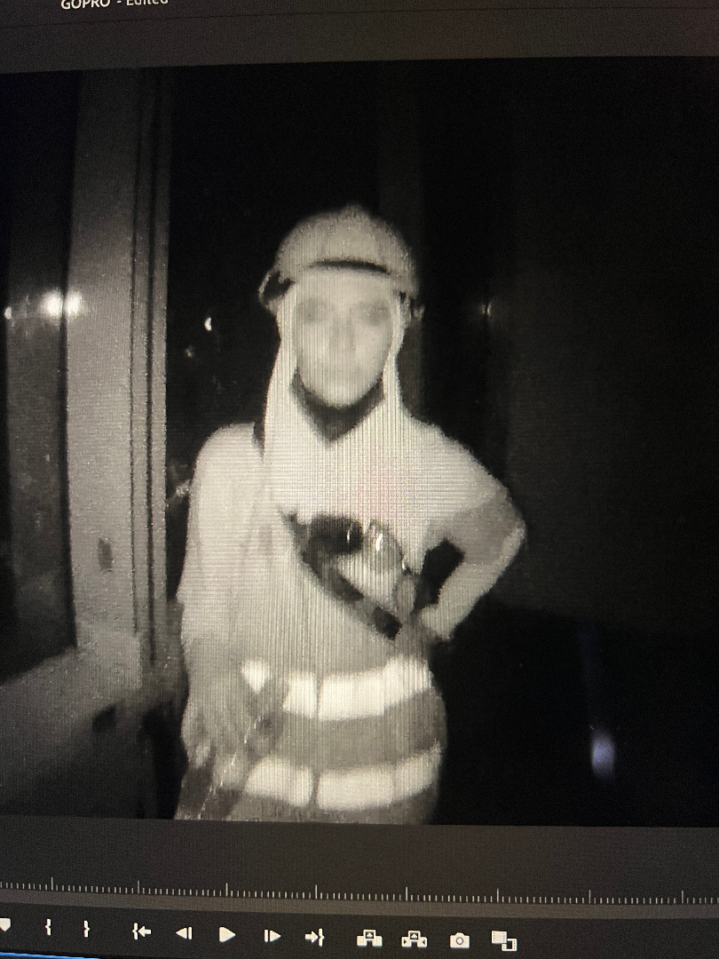 攀登118摩天大楼过程曝光! “不怕死情侣”:假扮建筑工人 藏箱逾20小时