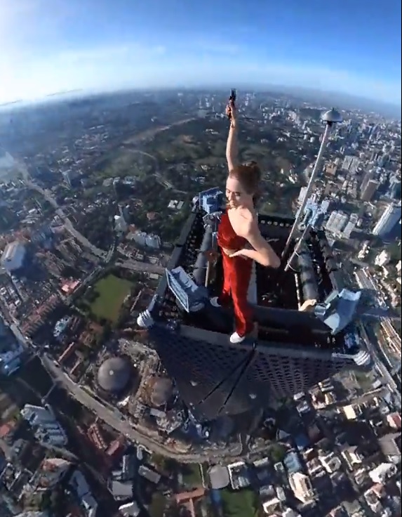 攀登118摩天大楼过程曝光! “不怕死情侣”:假扮建筑工人 藏箱逾20小时