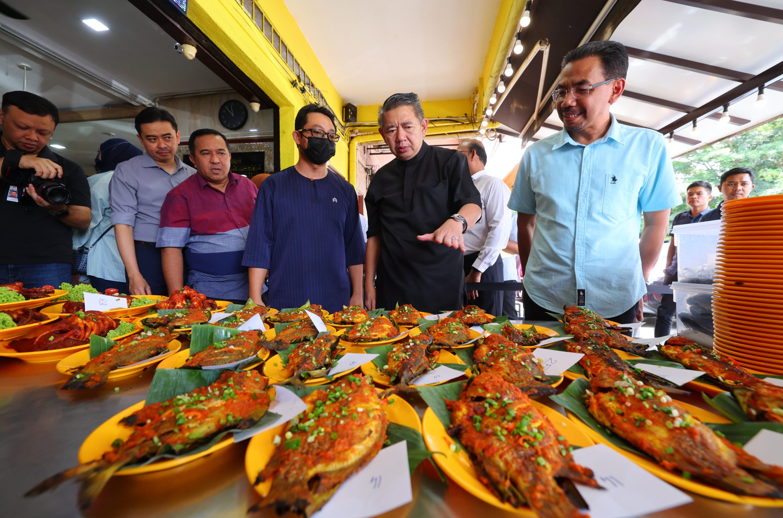 政府拟推5令吉及以下爱心菜单·提供赤贫群体一肉一菜经济饭