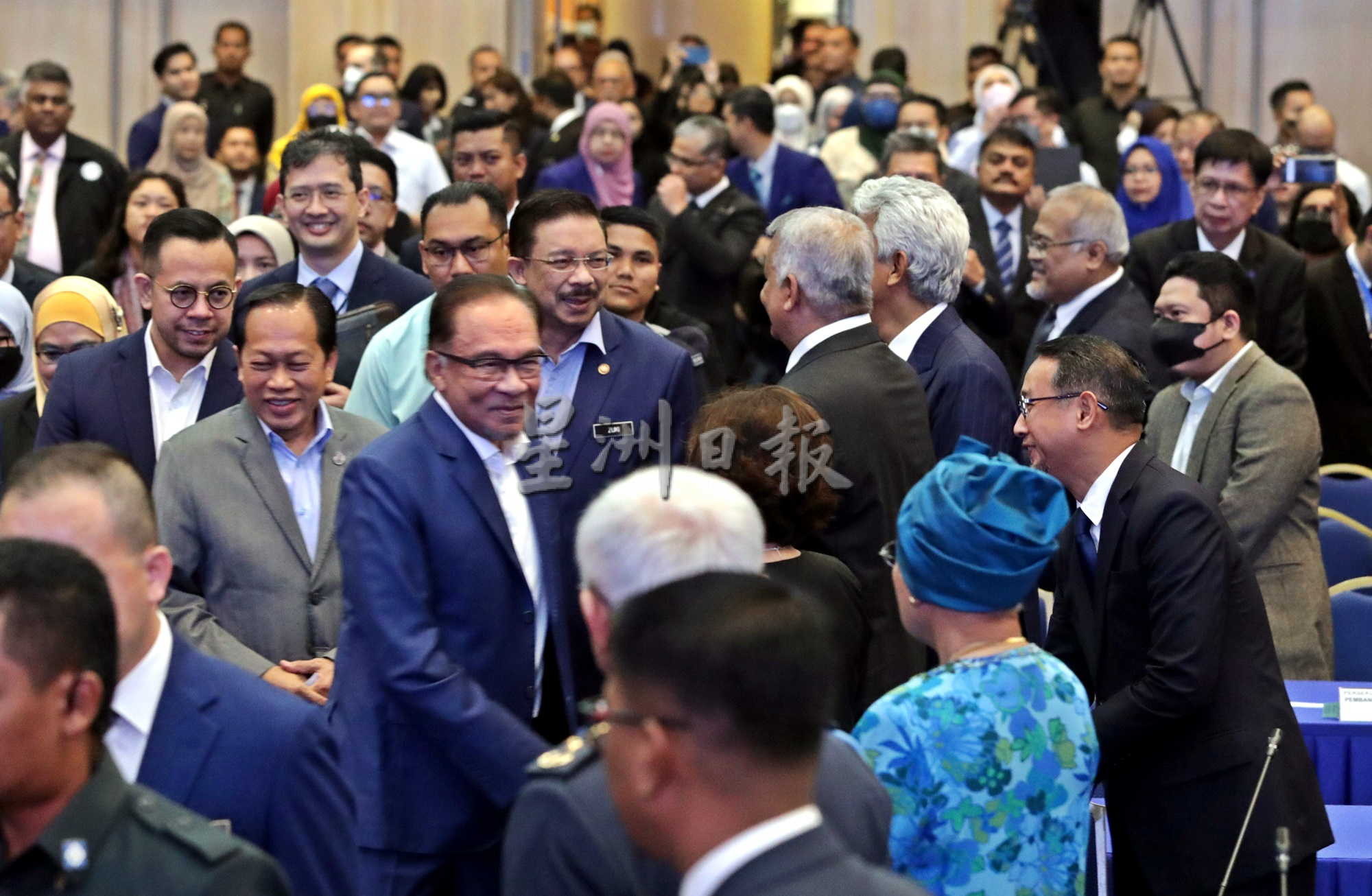 政府高官过去的财政申报系统 安华:没反映真实财富 闹剧一场