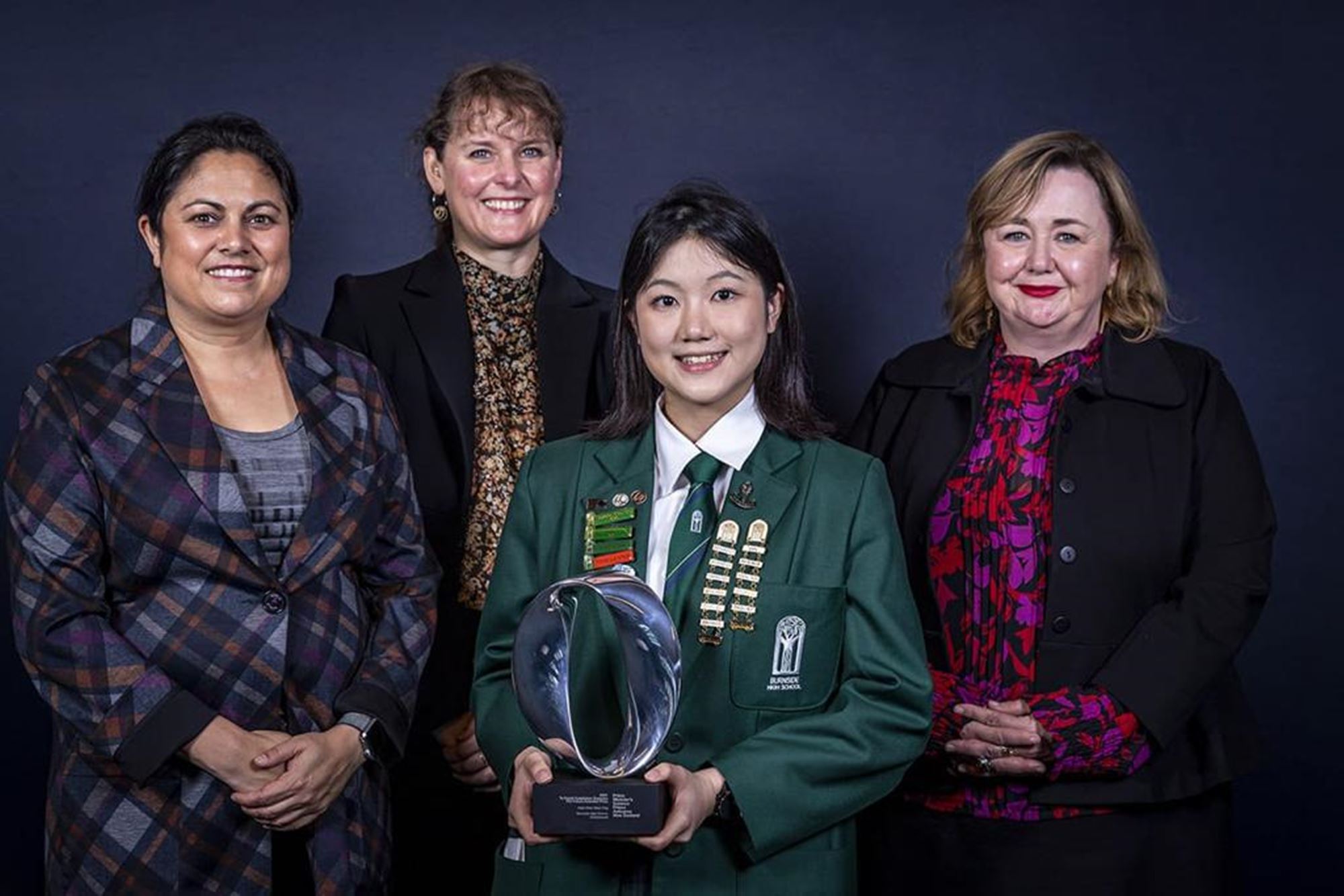 日新A校校友许舜婷研究获奖，鼓励学弟勇于追梦