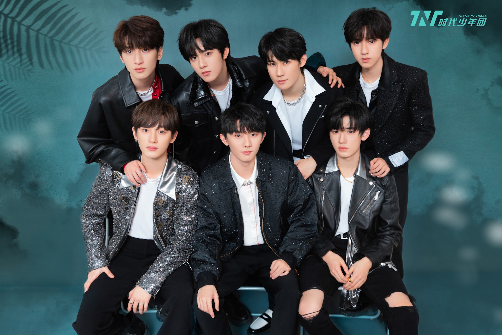 时代少年团粉丝接机破护栏踩草坪 网轰如“丧尸出笼”