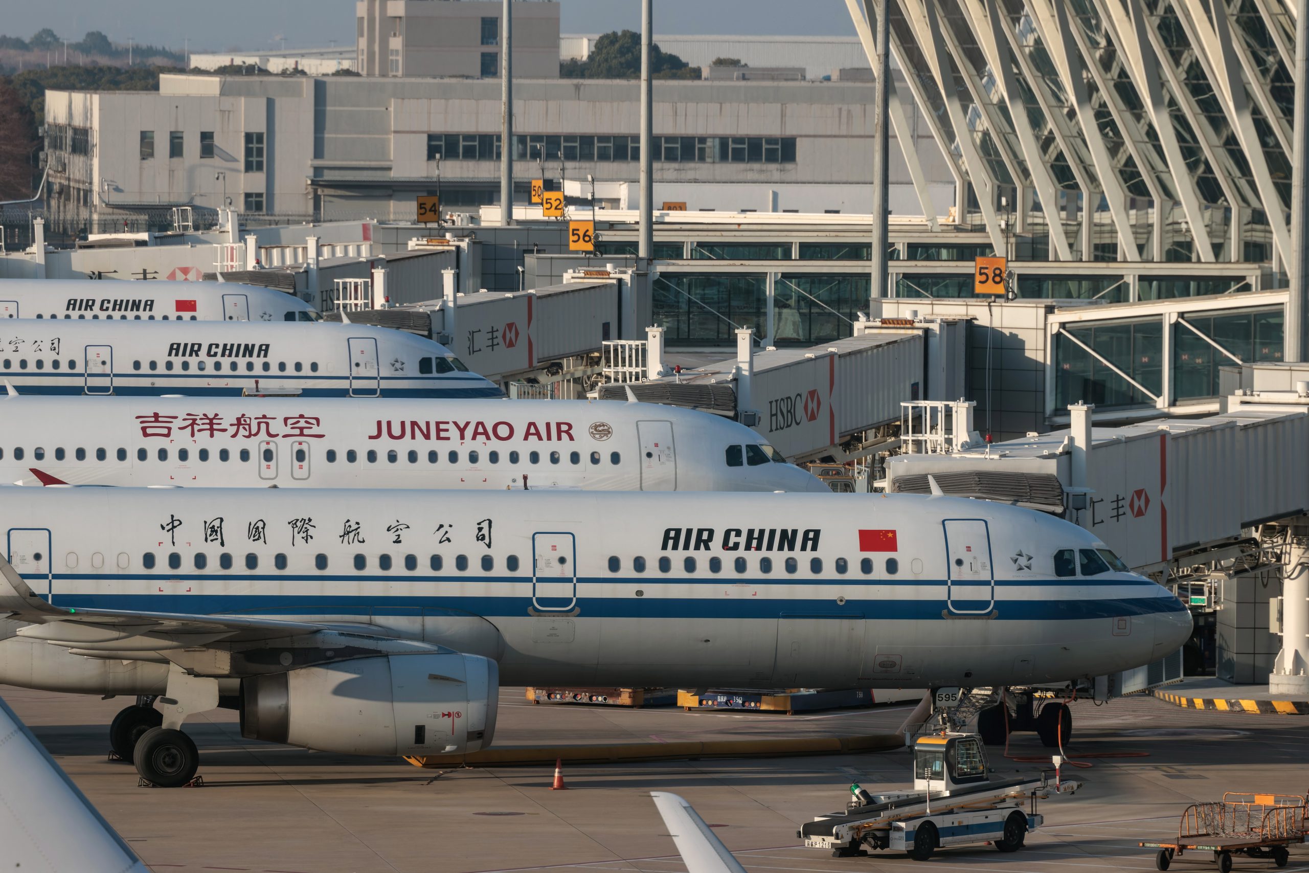 时隔5月 中国国内航班单日再破万