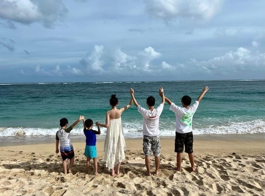 晒泳照辣秀身材 陈若仪被夸真人版芭比