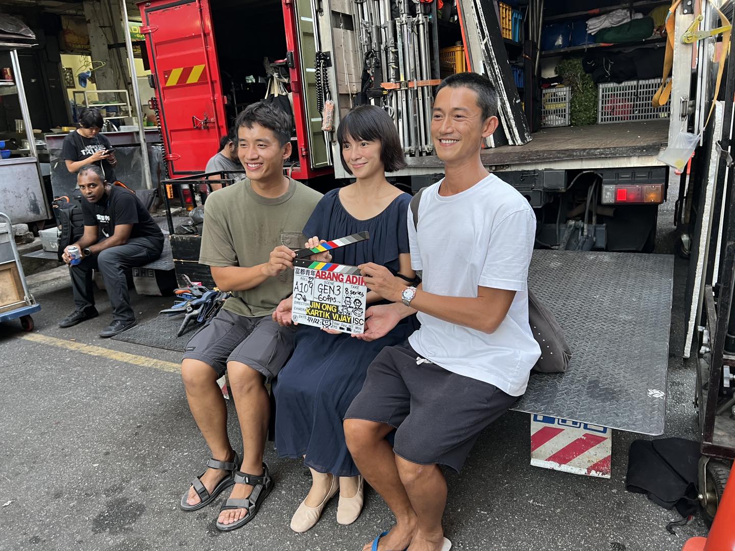 晒聚餐照网夸兄弟脸 阿哲被吴慷仁食量吓傻