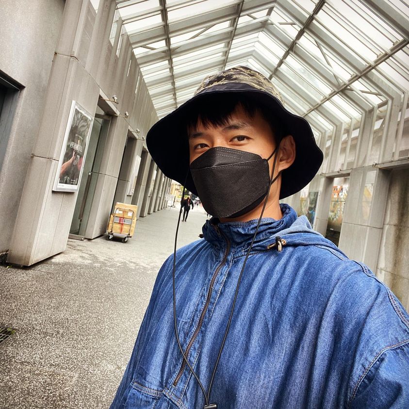 晒聚餐照网夸兄弟脸 阿哲被吴慷仁食量吓傻