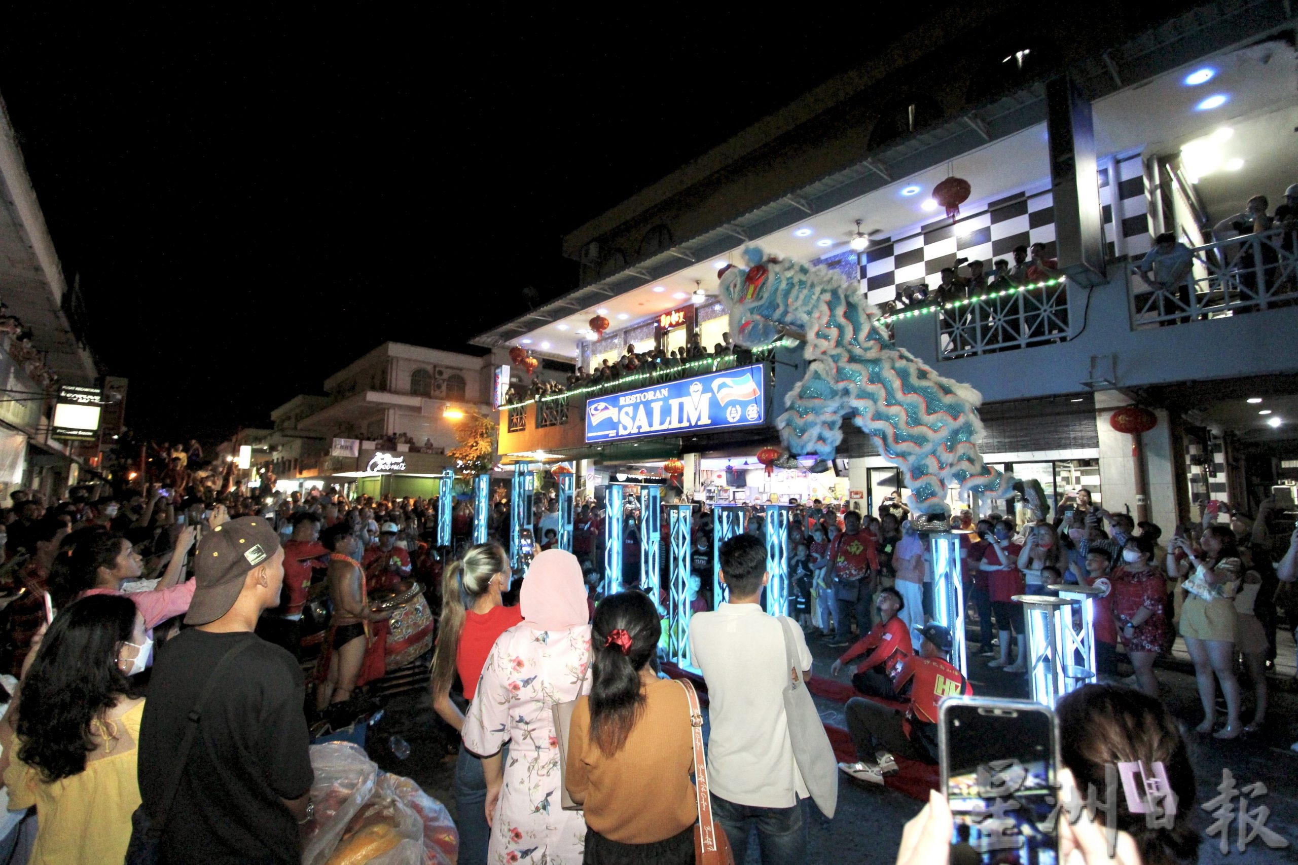 印度茶室年初二庆新春 请顾客舞狮吃Roti