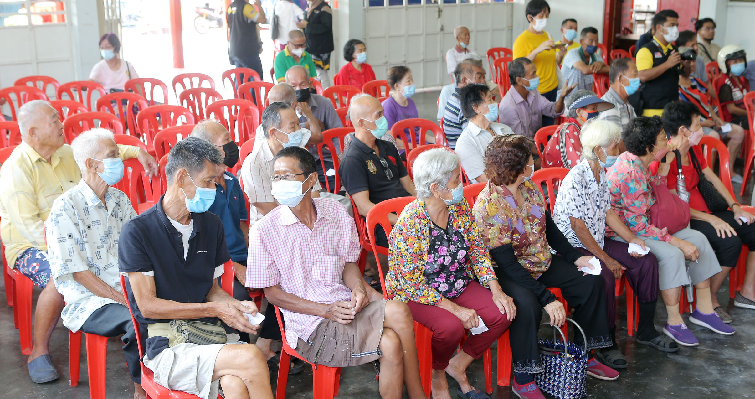 马来非政府组织MyFundAction 万里望将军庙新春布施贫老