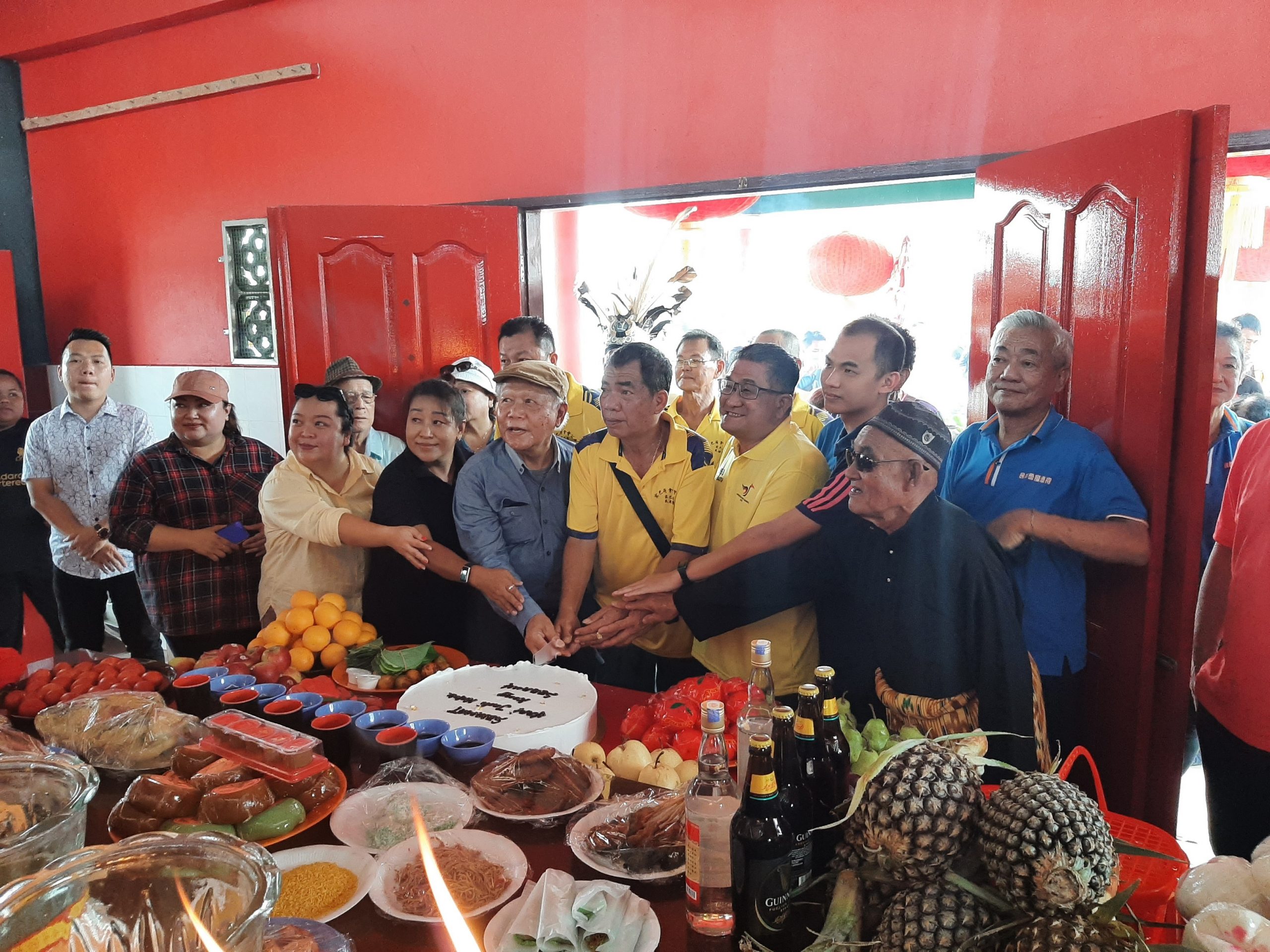 暖势力/实巴荷拿督公庙神诞酬神 邀巫伊族表演呈融合景象