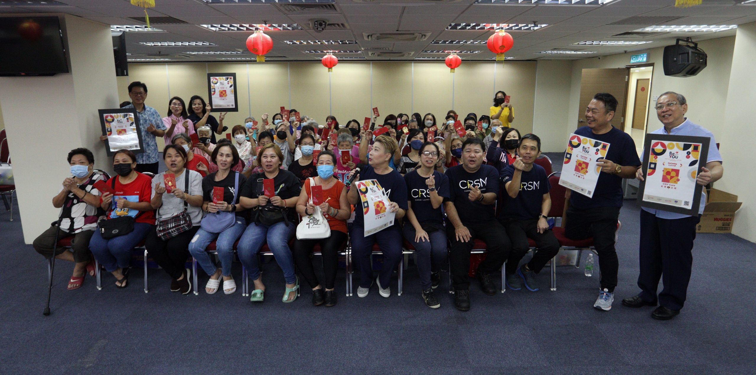 暖势力/马华志工团捐助物资给予弱势群体