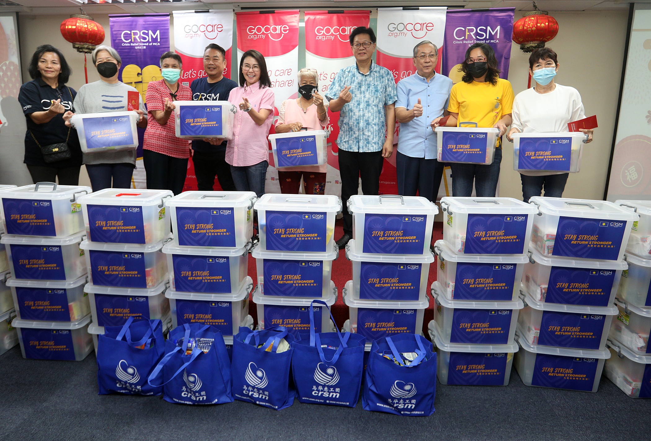 暖势力/马华志工团捐助物资给予弱势群体