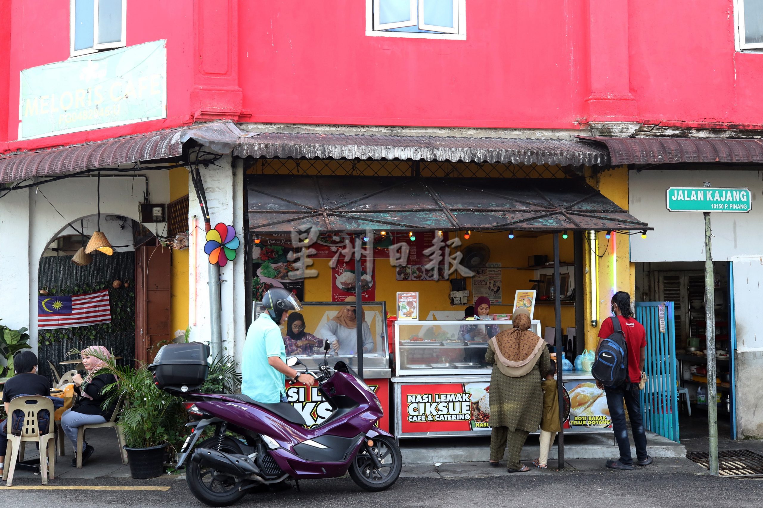 视华裔老伯为父 女巫小贩请吃椰浆饭多年