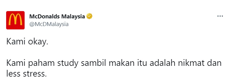 曾有人举牌抗议学生聚集念书·麦当劳表态：学生们 我们欢迎你