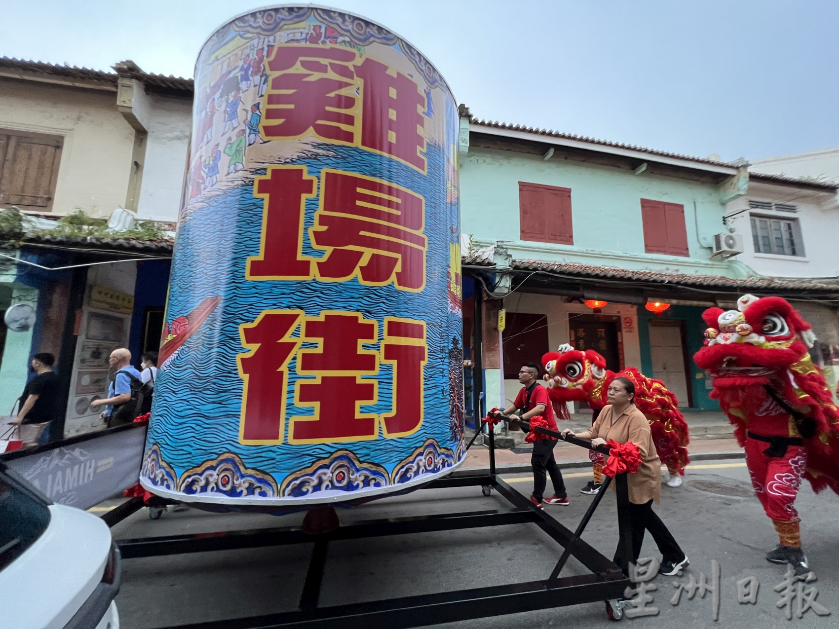 最大娘惹灯笼登场·鸡场街年景持续发热（古城版封面）