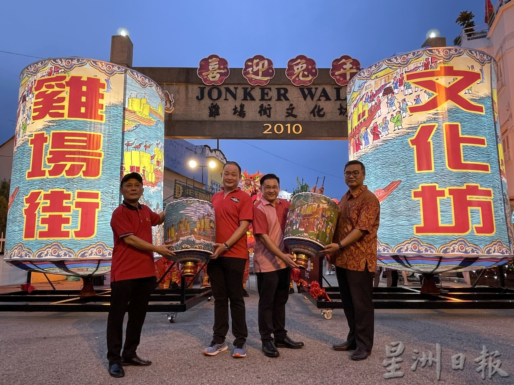最大娘惹灯笼登场·鸡场街年景持续发热(古城版封面)