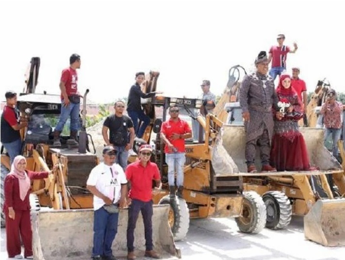 最牛婚车！新郎与兄弟团驾16台“神手”迎亲！ 