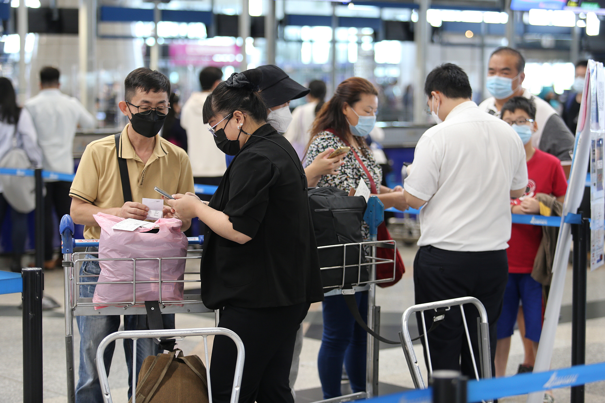 来马中国人:通关顺利