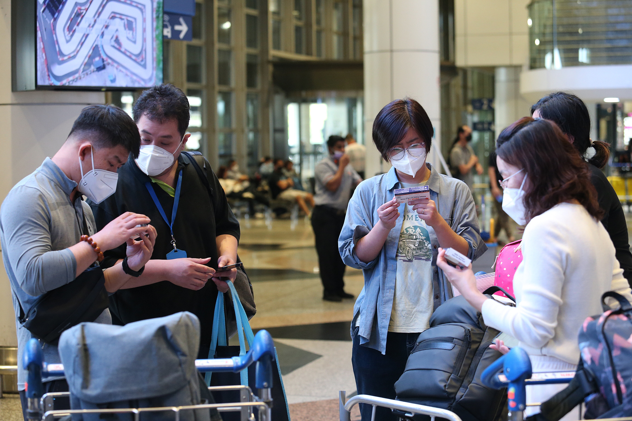 来马中国人:通关顺利