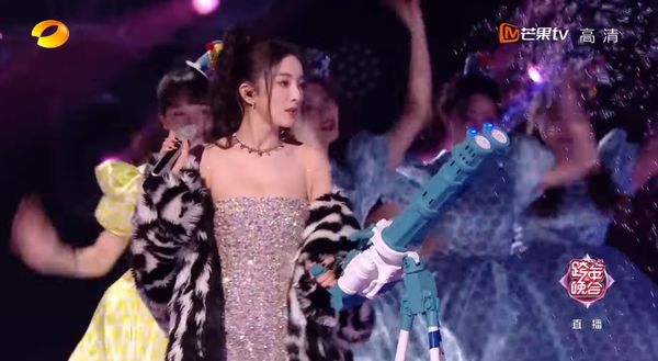 杨幂新年愿望1句话 被讽无病呻吟卖惨