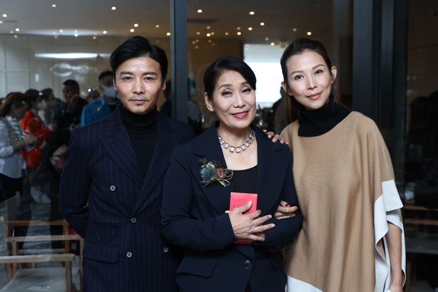  杨盼盼女儿出嫁 蔡少芬赵雅芝罗家英到贺