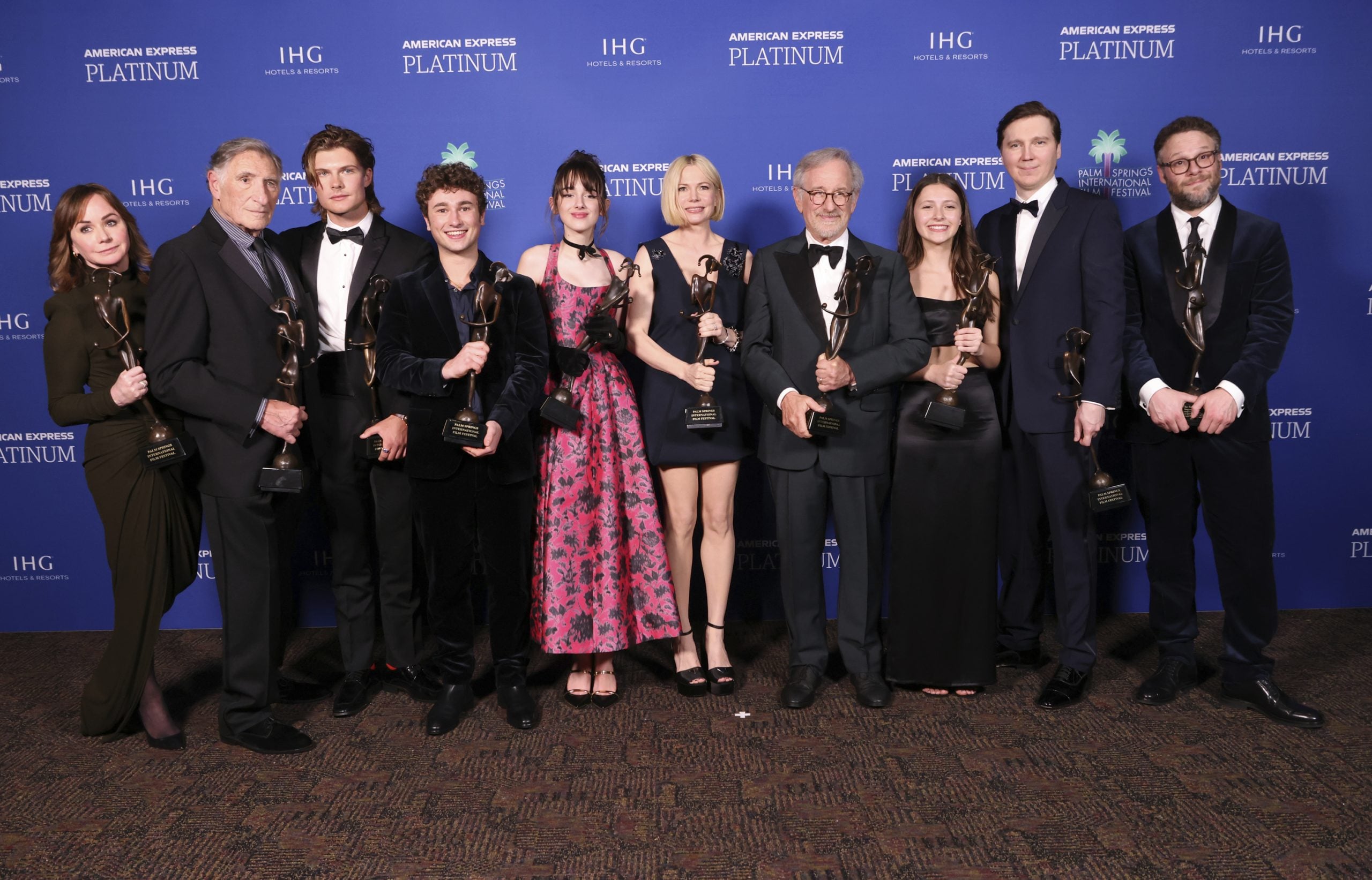 杨紫琼再凭《瞬息全宇宙》 夺棕榈泉国际女星奖