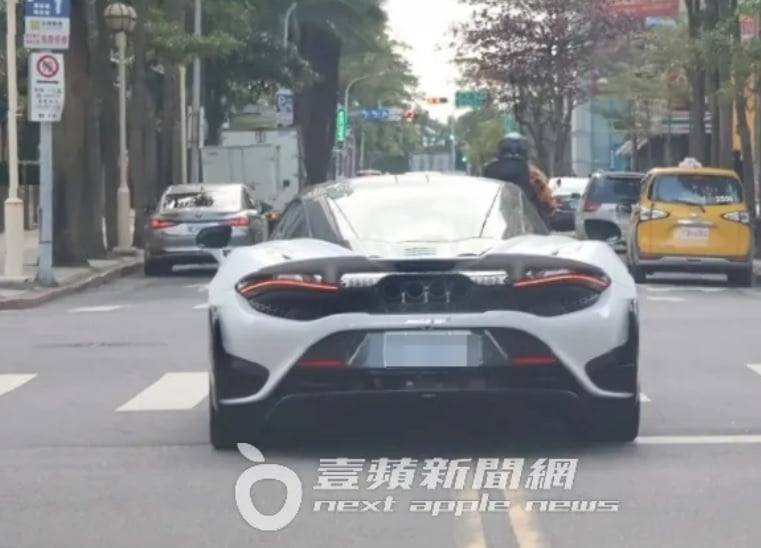 林俊杰开340万跑车兜风 被直击2度违规驾驶