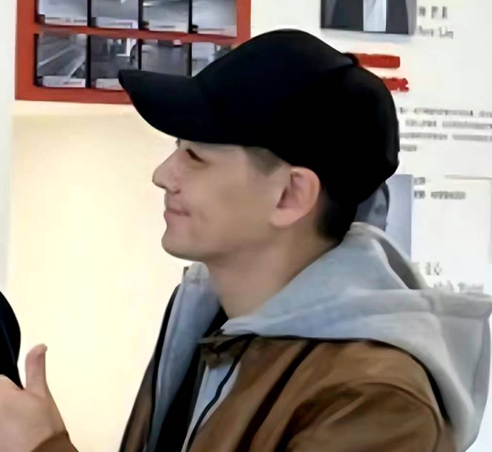 林志颖晒开工照 下巴突出嘴角凹陷明显