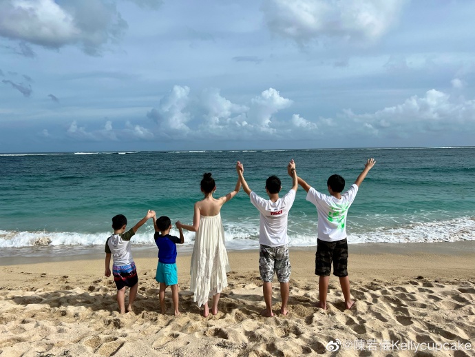 林志颖贺年正面出镜 鼻樑挺直不再