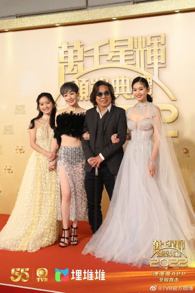 林敏骢撑拐杖走红地毡 胡定欣陈晓华竟“撞衫”