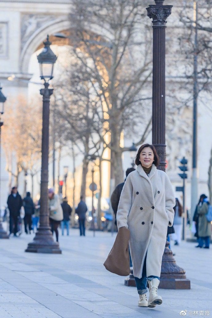 林青霞连晒巴黎美照拜年 惊见“西施+2个东方不败”