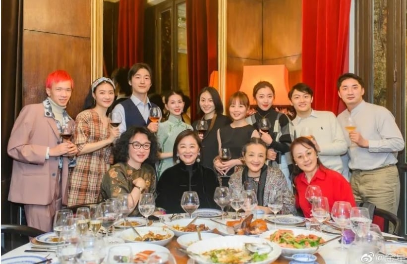 林青霞连晒巴黎美照拜年 惊见“西施+2个东方不败”