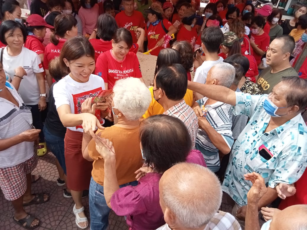 柔︰黄炣卿与民同乐 2天内派2吨百家米