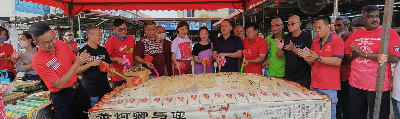 柔︰黄炣卿与民同乐 2天内派2吨百家米