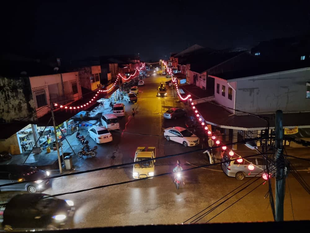 柔:【特稿】: 沙威壁画街添年味 “26鲤”引领游客观画