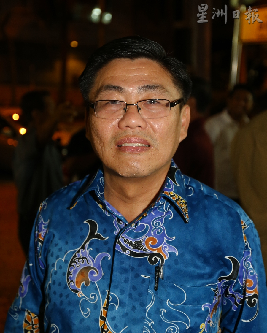 柔:【特稿】:新山办年货现人潮 销售料比去年好