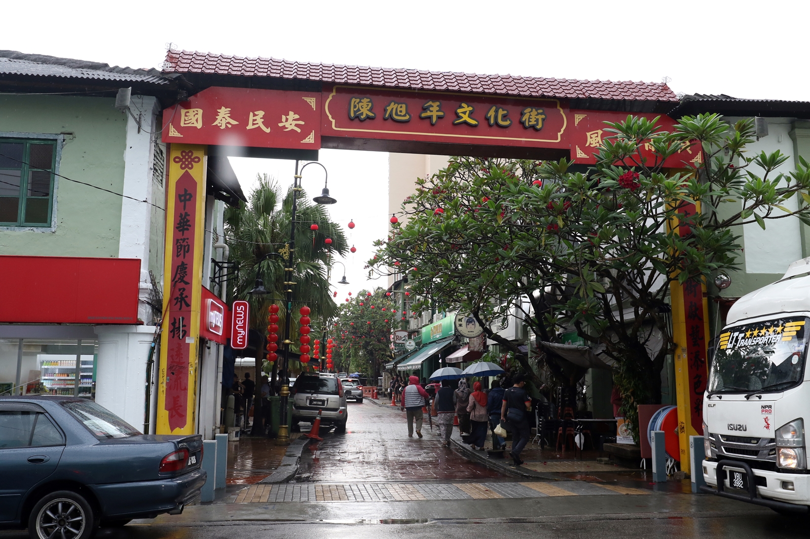 柔:【特稿】:陈旭年街红灯笼高挂,老街春意盎然迎游客