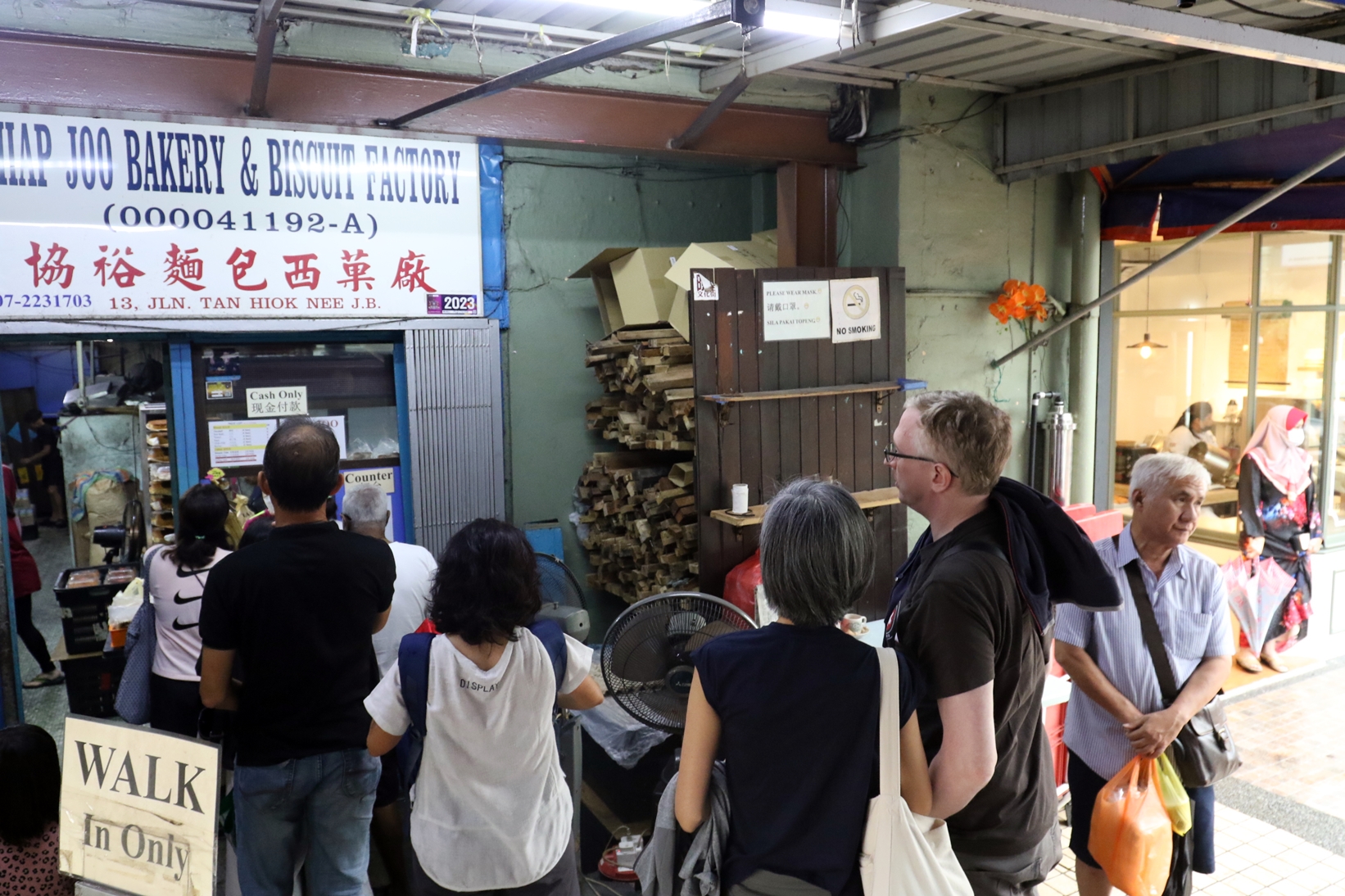 柔:【特稿】:陈旭年街红灯笼高挂,老街春意盎然迎游客