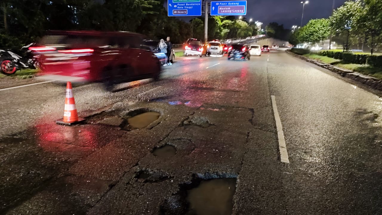 柔:哈山卡林:路况像死亡陷阱 “速修复巴西古当大道