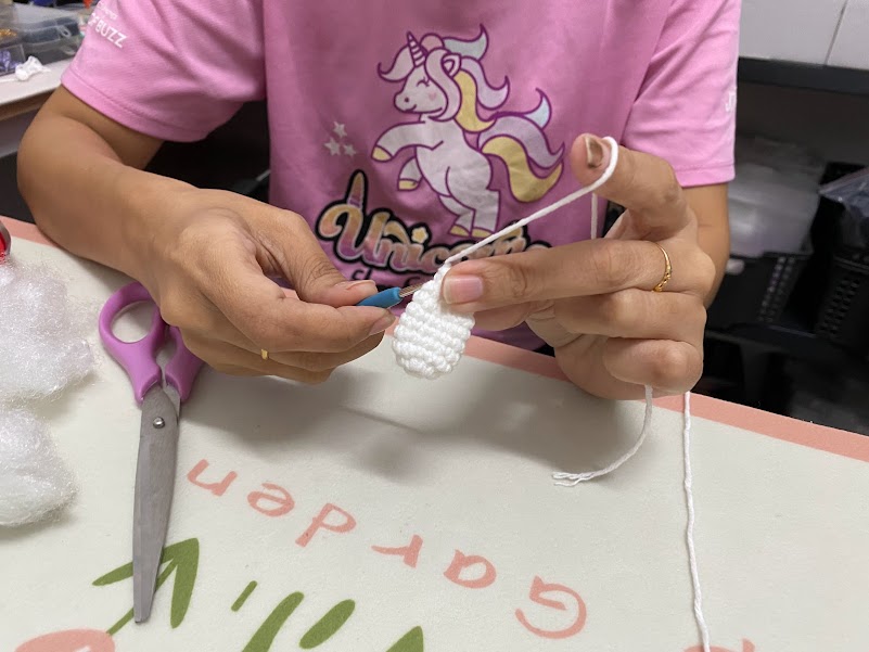 柔：封底（15日刊出）：【特稿】：一针一线编织更添年味，可爱福袋兔萌萌哒