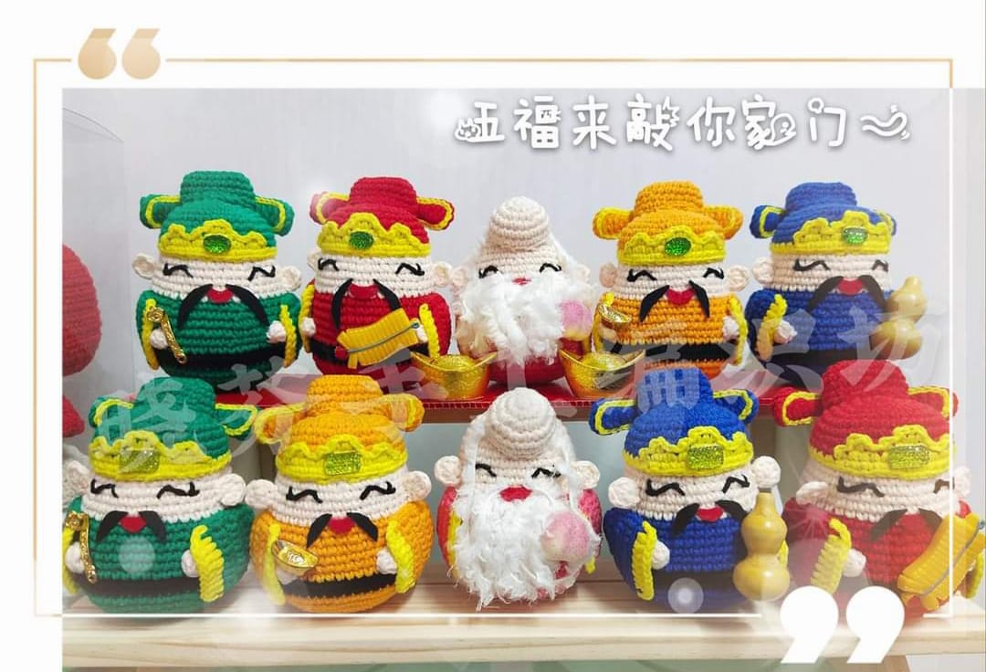 柔:封底(15日刊出):【特稿】:一针一线编织更添年味,可爱福袋兔萌萌哒