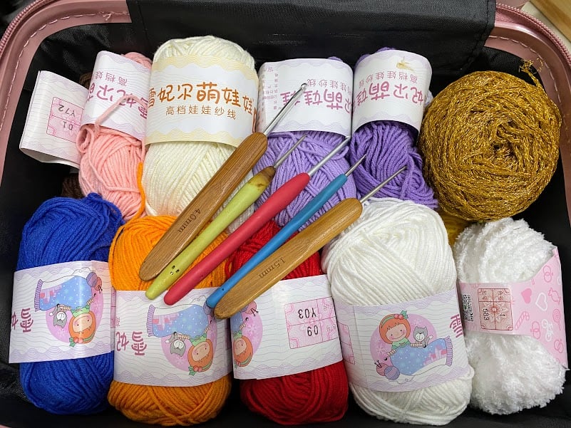 柔：封底（15日刊出）：【特稿】：一针一线编织更添年味，可爱福袋兔萌萌哒
