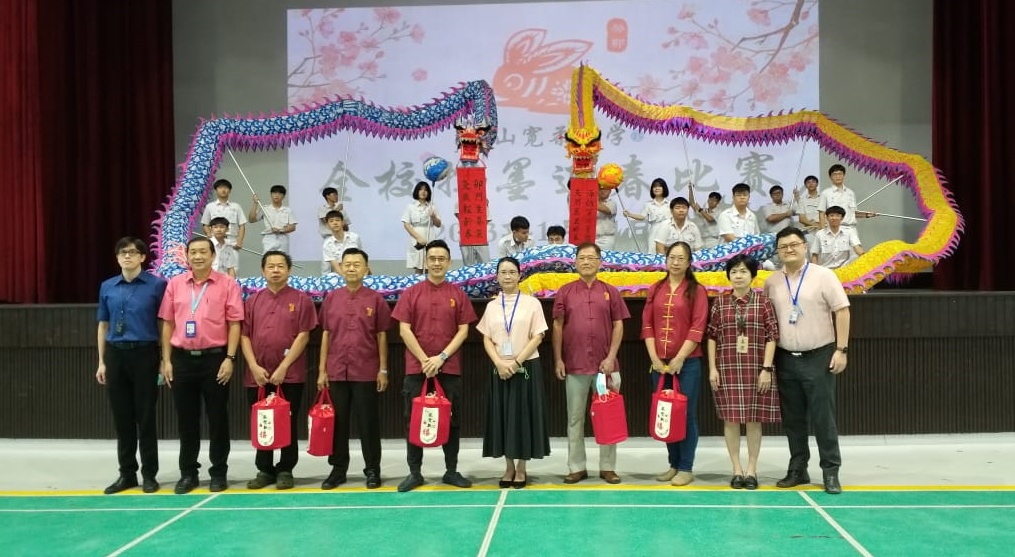 新山与至达城宽中闹哄哄  逾万人挥春创大马纪录