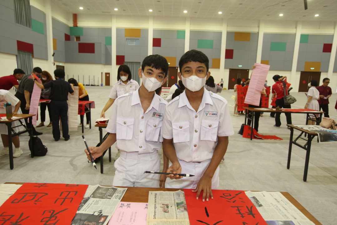 新山与至达城宽中闹哄哄  逾万人挥春创大马纪录