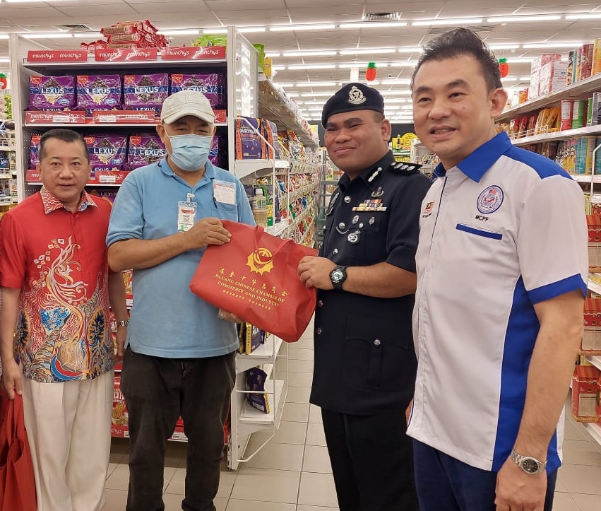 柔:新闻:峇林:小心诈骗 保持警惕免被骗走血汗钱
