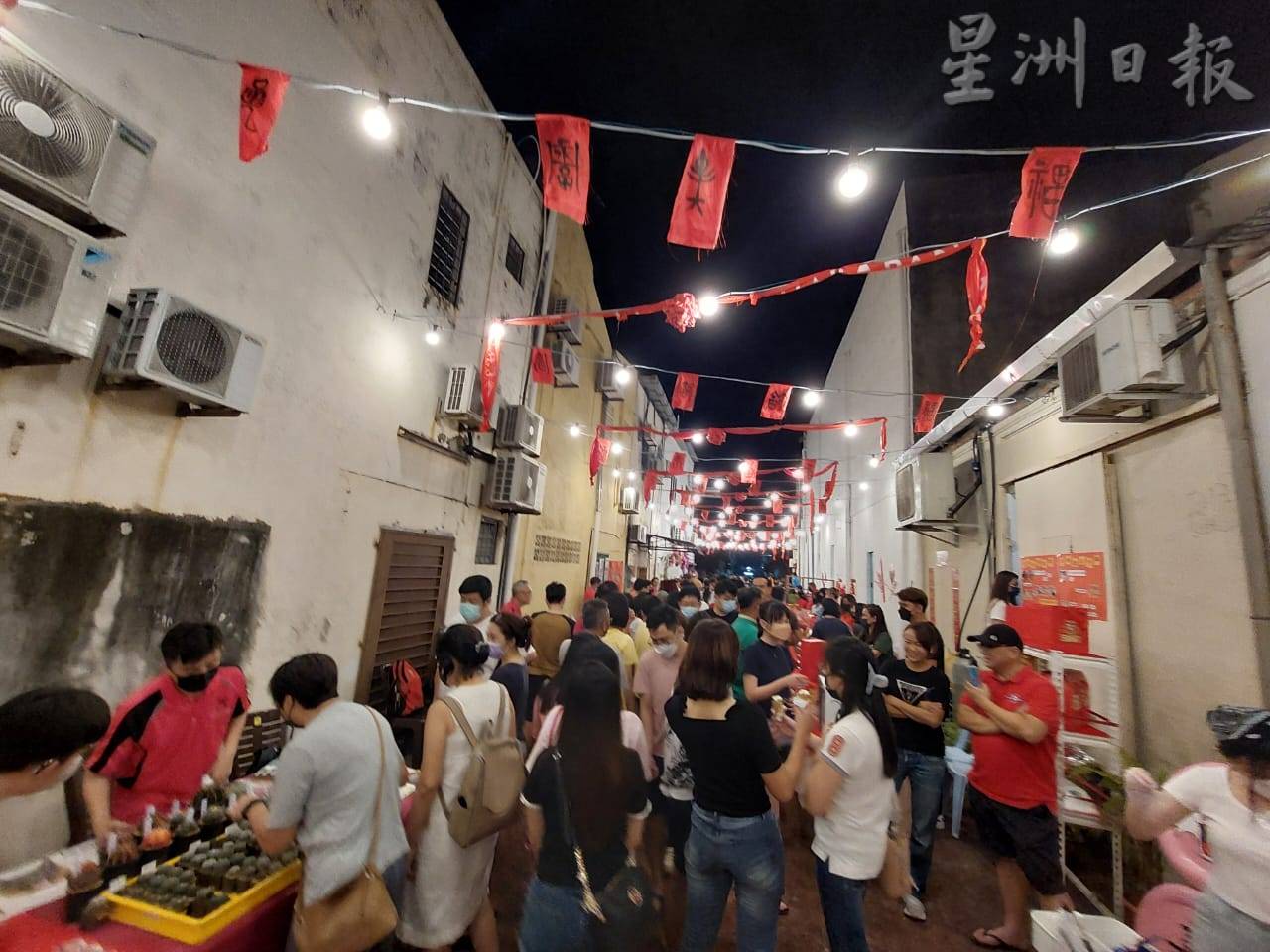 柔:新闻:年货摊位琳琅满目 依斯迈街后巷春意浓