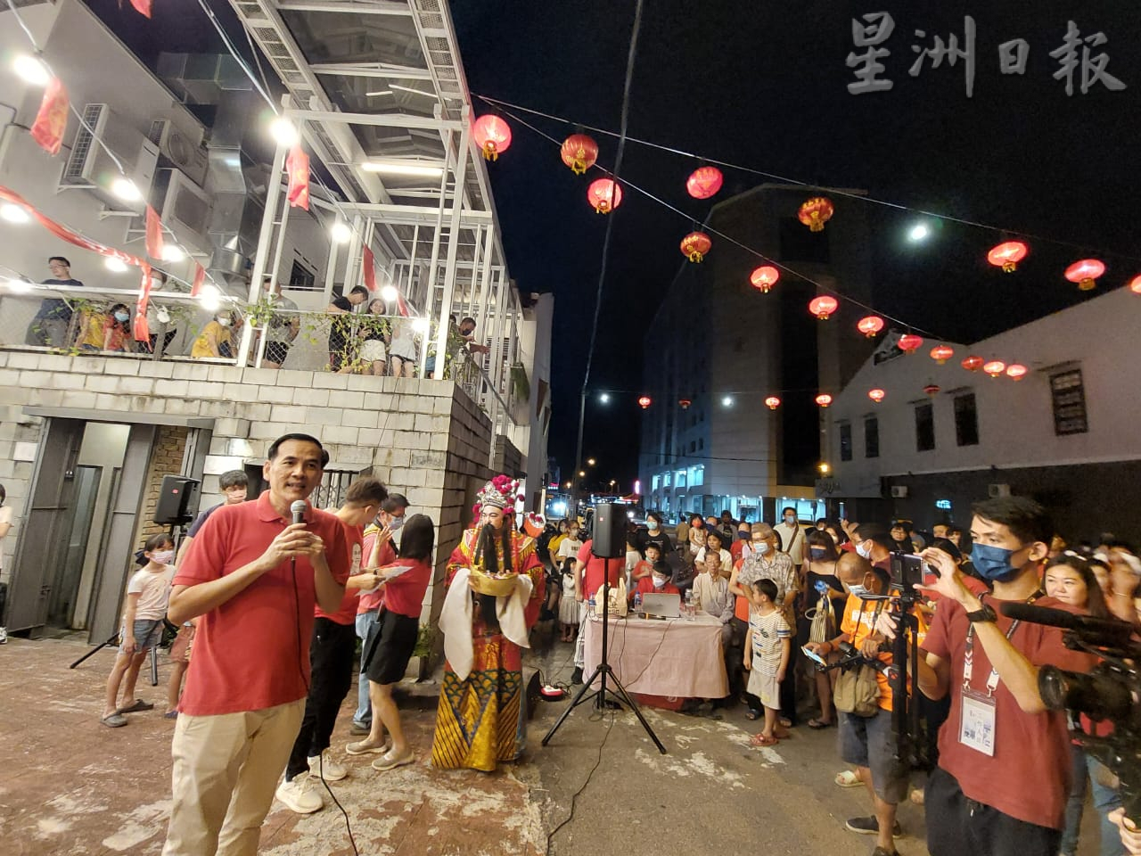 柔:新闻:年货摊位琳琅满目 依斯迈街后巷春意浓