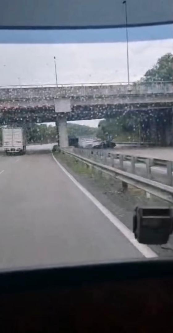 砂石罗里逆行撞2车 罗里司机延扣至1月7